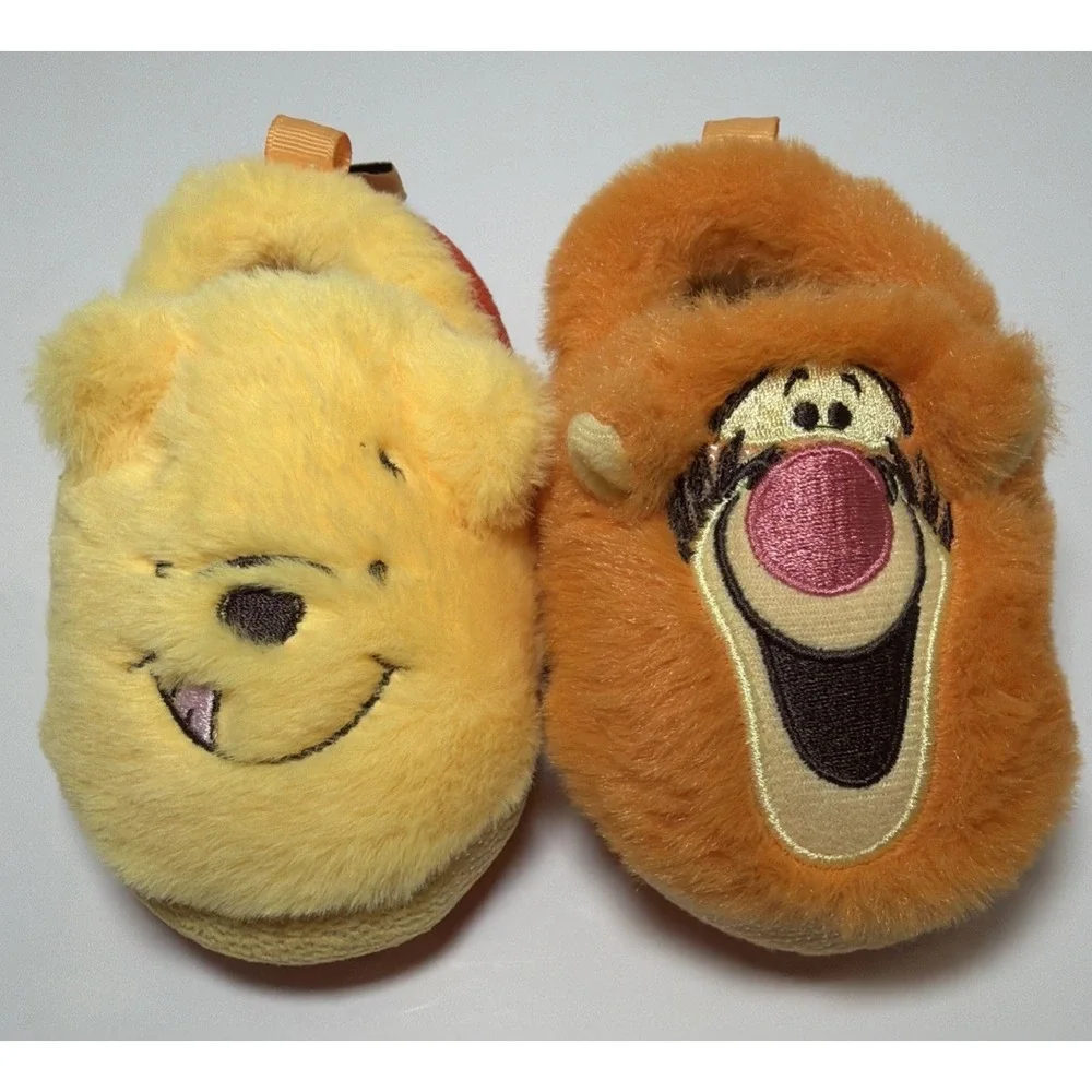 Disney Baby Winnie the Pooh Infant Bootie Slippers Size 4 Yellow Plush Pooh Bear